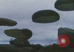 Image Guerre du Vietnam Khe Sanh cargo drop Khe Sanh Vietnam, 1968, de la seconde 41 séquences d'archives historiques vidéo 65675079755