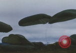 Image Guerre du Vietnam Khe Sanh cargo drop Khe Sanh Vietnam, 1968, de la seconde 42 séquences d'archives historiques vidéo 65675079755