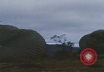 Image Guerre du Vietnam Khe Sanh cargo drop Khe Sanh Vietnam, 1968, de la seconde 45 séquences d'archives historiques vidéo 65675079755