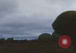 Image Guerre du Vietnam Khe Sanh cargo drop Khe Sanh Vietnam, 1968, de la seconde 52 séquences d'archives historiques vidéo 65675079755