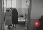 Standbild Iran-Säuglingsmedizin Iran, 1960, aus Sekunde 20 historischem Filmmaterial Videoclip 65675079810