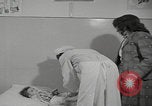 Standbild Iran-Säuglingsmedizin Iran, 1960, aus Sekunde 28 historischem Filmmaterial Videoclip 65675079810