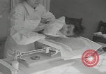 Standbild Iran-Säuglingsmedizin Iran, 1960, aus Sekunde 30 historischem Filmmaterial Videoclip 65675079810