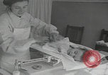 Standbild Iran-Säuglingsmedizin Iran, 1960, aus Sekunde 32 historischem Filmmaterial Videoclip 65675079810