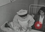 Standbild Iran-Säuglingsmedizin Iran, 1960, aus Sekunde 38 historischem Filmmaterial Videoclip 65675079810