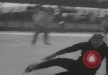 Standbild Weltmeisterschaft im Barrel-Jumping New York City USA, 1960, aus Sekunde 16 historischem Filmmaterial Videoclip 65675079820