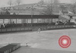Standbild Weltmeisterschaft im Barrel-Jumping New York City USA, 1960, aus Sekunde 19 historischem Filmmaterial Videoclip 65675079820