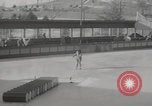 Standbild Weltmeisterschaft im Barrel-Jumping New York City USA, 1960, aus Sekunde 20 historischem Filmmaterial Videoclip 65675079820
