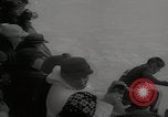 Standbild Weltmeisterschaft im Barrel-Jumping New York City USA, 1960, aus Sekunde 24 historischem Filmmaterial Videoclip 65675079820