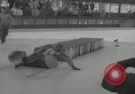 Standbild Weltmeisterschaft im Barrel-Jumping New York City USA, 1960, aus Sekunde 39 historischem Filmmaterial Videoclip 65675079820