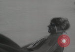 Standbild Weltmeisterschaft im Barrel-Jumping New York City USA, 1960, aus Sekunde 41 historischem Filmmaterial Videoclip 65675079820