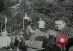 Standbild Weltmeisterschaft im Barrel-Jumping New York City USA, 1960, aus Sekunde 46 historischem Filmmaterial Videoclip 65675079820