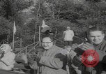 Standbild Weltmeisterschaft im Barrel-Jumping New York City USA, 1960, aus Sekunde 47 historischem Filmmaterial Videoclip 65675079820