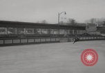 Standbild Weltmeisterschaft im Barrel-Jumping New York City USA, 1960, aus Sekunde 48 historischem Filmmaterial Videoclip 65675079820