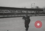 Standbild Weltmeisterschaft im Barrel-Jumping New York City USA, 1960, aus Sekunde 50 historischem Filmmaterial Videoclip 65675079820