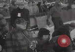 Standbild Weltmeisterschaft im Barrel-Jumping New York City USA, 1960, aus Sekunde 53 historischem Filmmaterial Videoclip 65675079820