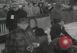 Standbild Weltmeisterschaft im Barrel-Jumping New York City USA, 1960, aus Sekunde 55 historischem Filmmaterial Videoclip 65675079820