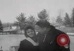 Standbild Weltmeisterschaft im Barrel-Jumping New York City USA, 1960, aus Sekunde 56 historischem Filmmaterial Videoclip 65675079820