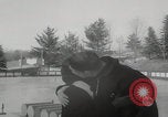 Standbild Weltmeisterschaft im Barrel-Jumping New York City USA, 1960, aus Sekunde 57 historischem Filmmaterial Videoclip 65675079820