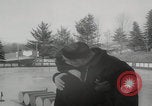 Standbild Weltmeisterschaft im Barrel-Jumping New York City USA, 1960, aus Sekunde 58 historischem Filmmaterial Videoclip 65675079820