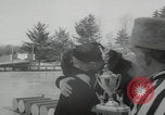 Standbild Weltmeisterschaft im Barrel-Jumping New York City USA, 1960, aus Sekunde 59 historischem Filmmaterial Videoclip 65675079820
