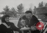 Standbild Weltmeisterschaft im Barrel-Jumping New York City USA, 1960, aus Sekunde 61 historischem Filmmaterial Videoclip 65675079820