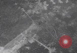 Immagine di Attacco aereo DEGLI STATI UNITI Tobera Airdrome Papua nuova Guinea, 1944, secondo 53 filmato di repertorio 65675079840