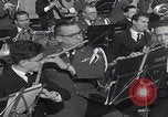 Image John F Kennedy March performance San Sebastian Espagne, 1964, de la seconde 27 séquences d'archives historiques vidéo 65675079859