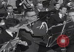 Image John F Kennedy March performance San Sebastian Espagne, 1964, de la seconde 28 séquences d'archives historiques vidéo 65675079859