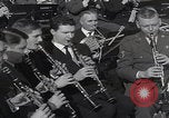 Image John F Kennedy March performance San Sebastian Espagne, 1964, de la seconde 38 séquences d'archives historiques vidéo 65675079859