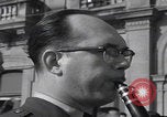 Immagine di Gruppo da concerto spagnolo USAFE JFK March San Sebastian Spagna, 1964, secondo 9 filmato di repertorio 65675079860