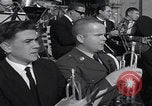 Immagine di Gruppo da concerto spagnolo USAFE JFK March San Sebastian Spagna, 1964, secondo 31 filmato di repertorio 65675079860
