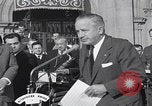 Immagine di Gruppo da concerto spagnolo USAFE JFK March San Sebastian Spagna, 1964, secondo 48 filmato di repertorio 65675079860