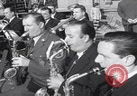 Immagine di Gruppo da concerto spagnolo USAFE JFK March San Sebastian Spagna, 1964, secondo 55 filmato di repertorio 65675079860