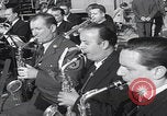 Immagine di Gruppo da concerto spagnolo USAFE JFK March San Sebastian Spagna, 1964, secondo 57 filmato di repertorio 65675079860