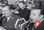 Immagine di Gruppo da concerto spagnolo USAFE JFK March San Sebastian Spagna, 1964, secondo 61 filmato di repertorio 65675079860