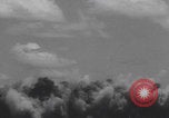Standbild Neueste Zweiter Weltkrieg-Waffen demonstriert United States USA, 1944, aus Sekunde 31 historischem Filmmaterial Videoclip 65675079915