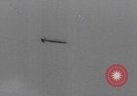 Standbild Neueste Zweiter Weltkrieg-Waffen demonstriert United States USA, 1944, aus Sekunde 36 historischem Filmmaterial Videoclip 65675079915