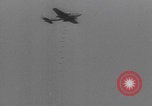 Standbild Neueste Zweiter Weltkrieg-Waffen demonstriert United States USA, 1944, aus Sekunde 45 historischem Filmmaterial Videoclip 65675079915