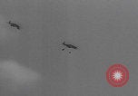 Standbild Neueste Zweiter Weltkrieg-Waffen demonstriert United States USA, 1944, aus Sekunde 55 historischem Filmmaterial Videoclip 65675079915