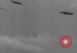 Standbild Neueste Zweiter Weltkrieg-Waffen demonstriert United States USA, 1944, aus Sekunde 56 historischem Filmmaterial Videoclip 65675079915