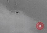Standbild Neueste Zweiter Weltkrieg-Waffen demonstriert United States USA, 1944, aus Sekunde 62 historischem Filmmaterial Videoclip 65675079915