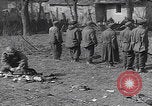 Immagine di Le truppe degli Stati Uniti cercano i prigionieri Zerf Germania, 1945, secondo 14 filmato di repertorio 65675079998
