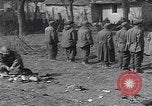 Immagine di Le truppe degli Stati Uniti cercano i prigionieri Zerf Germania, 1945, secondo 15 filmato di repertorio 65675079998