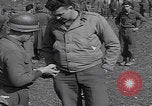 Immagine di Le truppe degli Stati Uniti cercano i prigionieri Zerf Germania, 1945, secondo 18 filmato di repertorio 65675079998