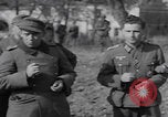 Immagine di Le truppe degli Stati Uniti cercano i prigionieri Zerf Germania, 1945, secondo 35 filmato di repertorio 65675079998