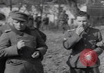 Immagine di Le truppe degli Stati Uniti cercano i prigionieri Zerf Germania, 1945, secondo 36 filmato di repertorio 65675079998