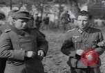 Immagine di Le truppe degli Stati Uniti cercano i prigionieri Zerf Germania, 1945, secondo 39 filmato di repertorio 65675079998