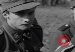 Immagine di Le truppe degli Stati Uniti cercano i prigionieri Zerf Germania, 1945, secondo 41 filmato di repertorio 65675079998