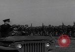 Standbild Eisenhower mit Marlene Dietrich Mourmelon le Grand France, 1945, aus Sekunde 6 historischem Filmmaterial Videoclip 65675079999